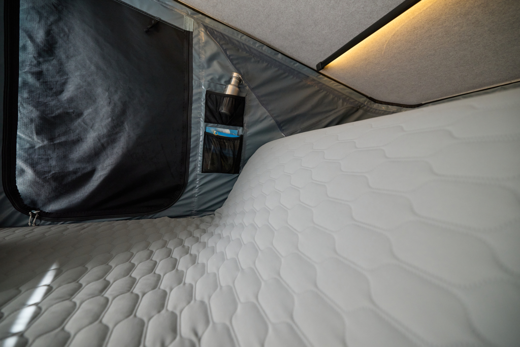 Small-Thule_Widesky_Open_OC_Inside_Sofa_01_901052.webp