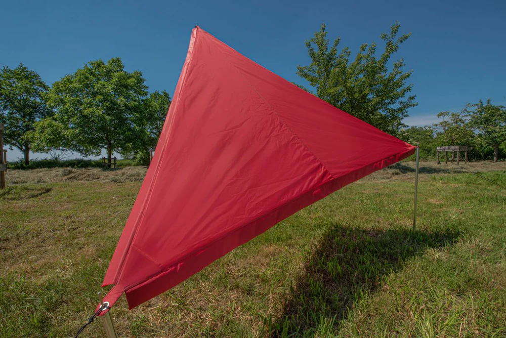 Zip Protect Canvas voile ombrage raccordable rouge fe noir 01 Bent.webp
